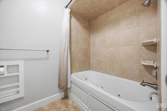 7100 Tioga Court, Bakersfield, CA 93309