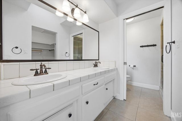 7100 Tioga Court, Bakersfield, CA 93309