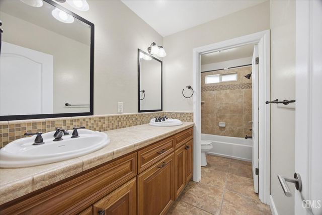 7100 Tioga Court, Bakersfield, CA 93309