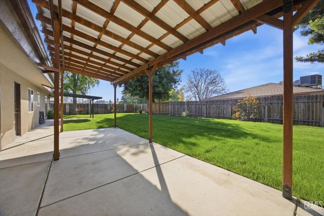 7100 Tioga Court, Bakersfield, CA 93309