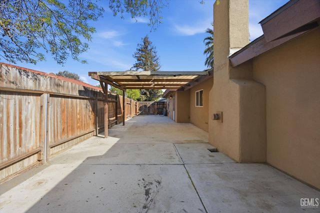 7100 Tioga Court, Bakersfield, CA 93309