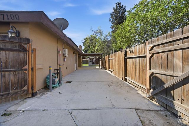 7100 Tioga Court, Bakersfield, CA 93309