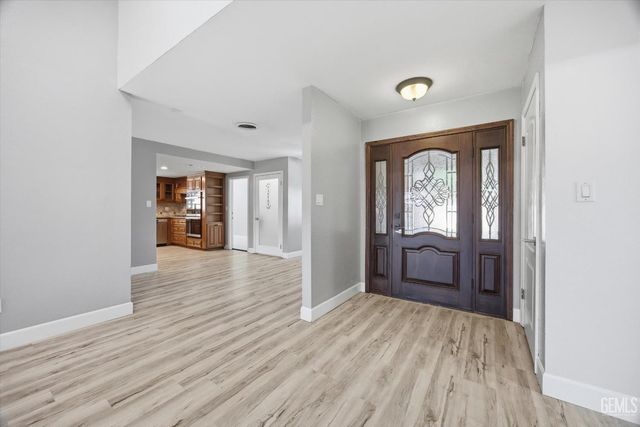 7100 Tioga Court, Bakersfield, CA 93309