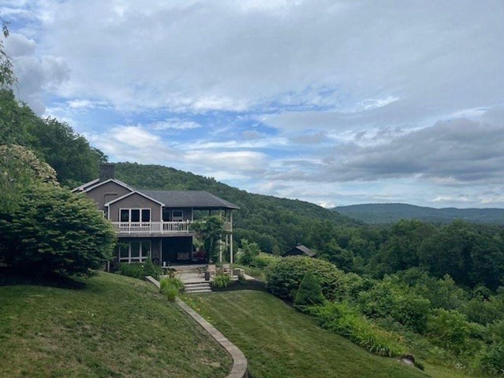 151 Smead Hill Rd, Greenfield, MA 01301