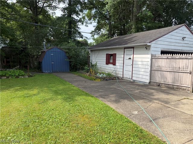 2843 Linda Drive NW, Warren, OH 44485