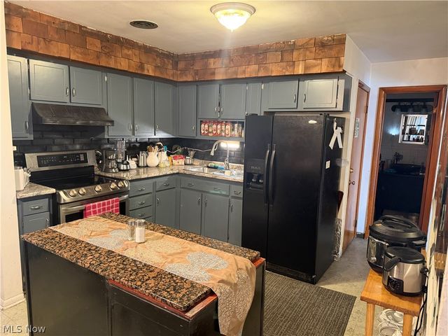 2843 Linda Drive NW, Warren, OH 44485