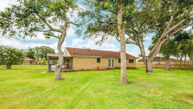 107 Langham Street, Freeport, TX 77541