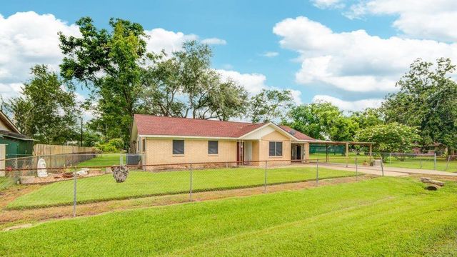 107 Langham Street, Freeport, TX 77541