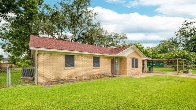 107 Langham Street, Freeport, TX 77541