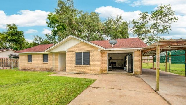 107 Langham Street, Freeport, TX 77541