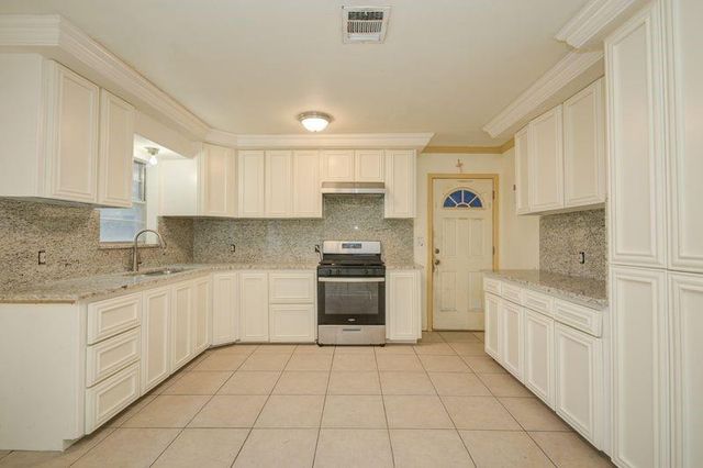 107 Langham Street, Freeport, TX 77541