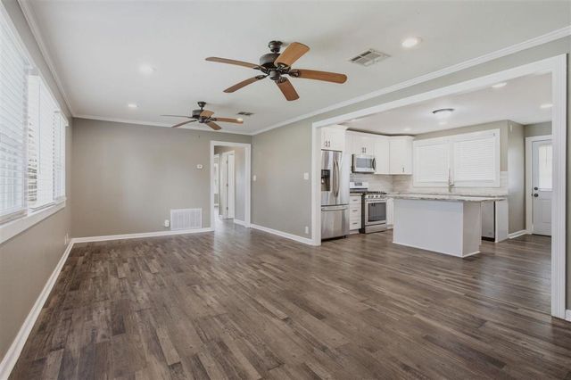 713 Topsy Rd, Lake Charles, LA 70607