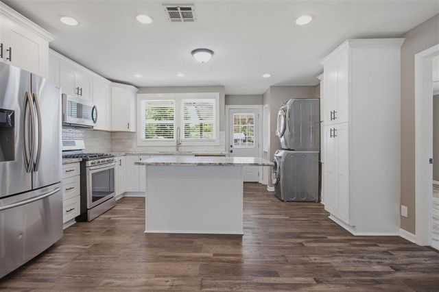 713 Topsy Rd, Lake Charles, LA 70607