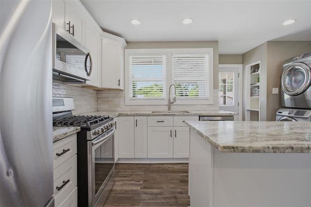 713 Topsy Rd, Lake Charles, LA 70607