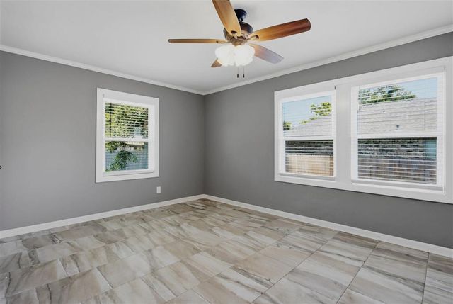713 Topsy Rd, Lake Charles, LA 70607