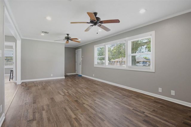 713 Topsy Rd, Lake Charles, LA 70607