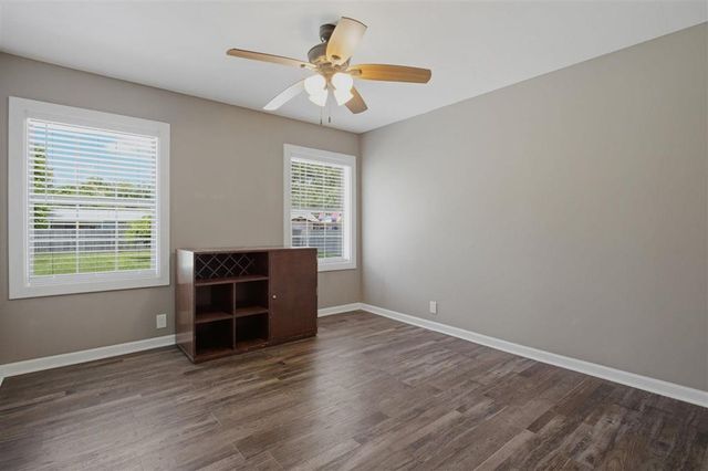 713 Topsy Rd, Lake Charles, LA 70607