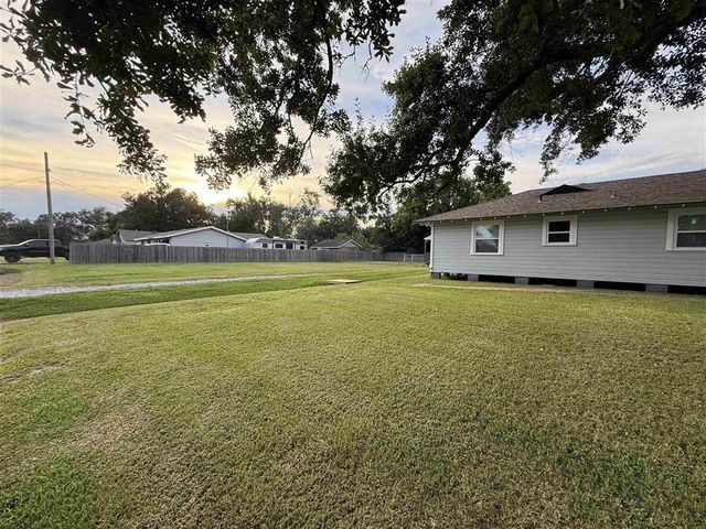 713 Topsy Rd, Lake Charles, LA 70607