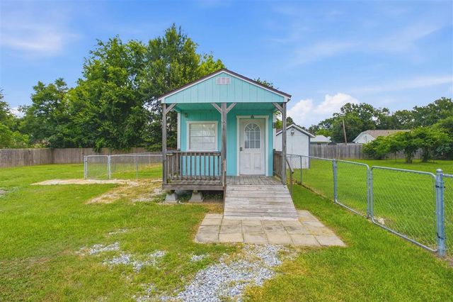 713 Topsy Rd, Lake Charles, LA 70607