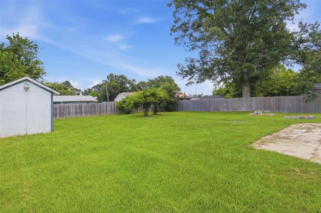 713 Topsy Rd, Lake Charles, LA 70607