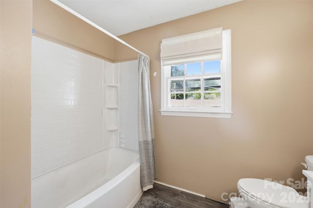 302 Charlotte Street, Alexis, NC 28006