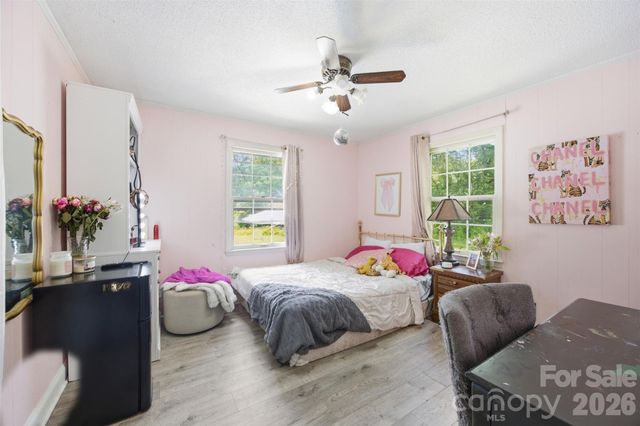 302 Charlotte Street, Alexis, NC 28006