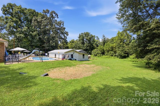 302 Charlotte Street, Alexis, NC 28006