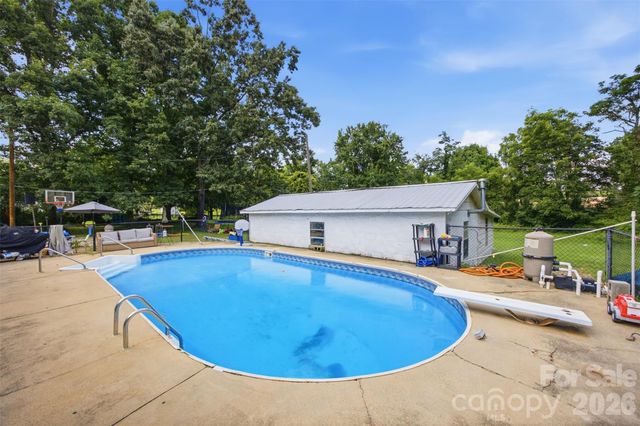 302 Charlotte Street, Alexis, NC 28006
