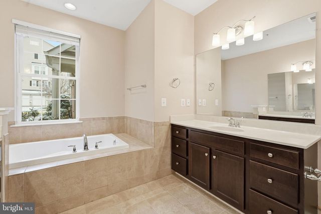 44025 VAIRA TER, Chantilly, VA 20152