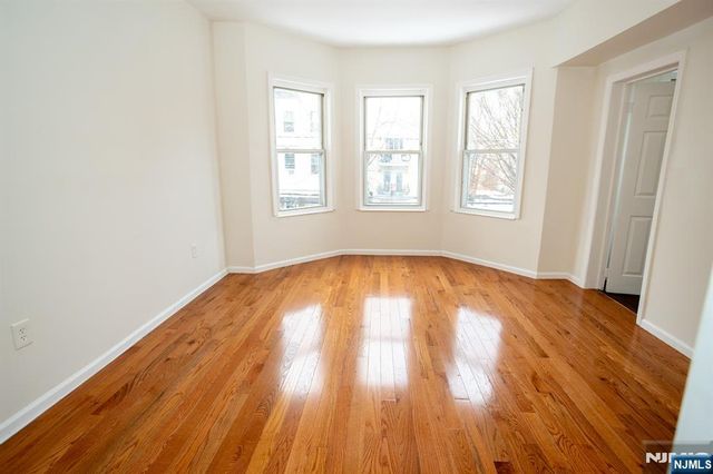 120 S 7th Street, Newark, NJ 07107