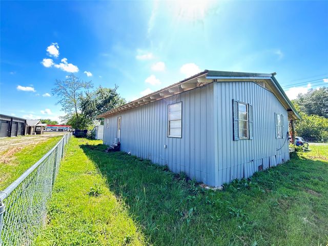 104 Gaskins Street, Como, TX 75431