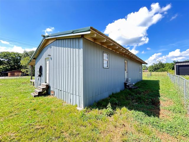 104 Gaskins Street, Como, TX 75431