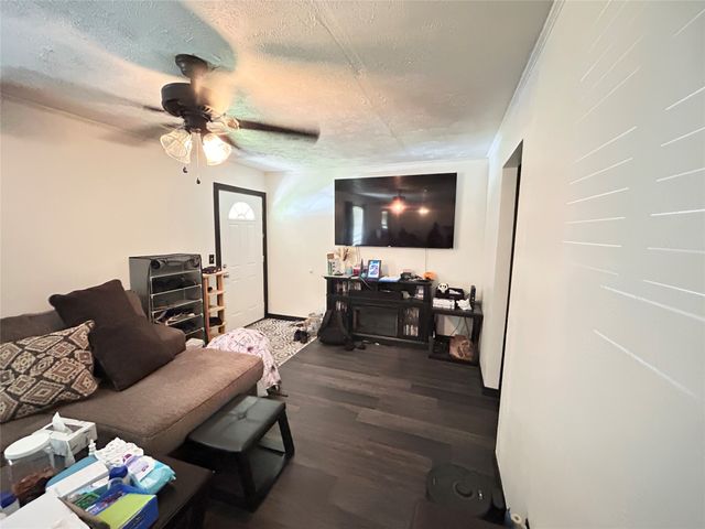 104 Gaskins Street, Como, TX 75431
