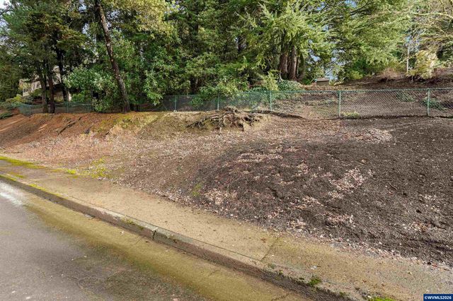 Camellia Dr S, Salem, OR 97302