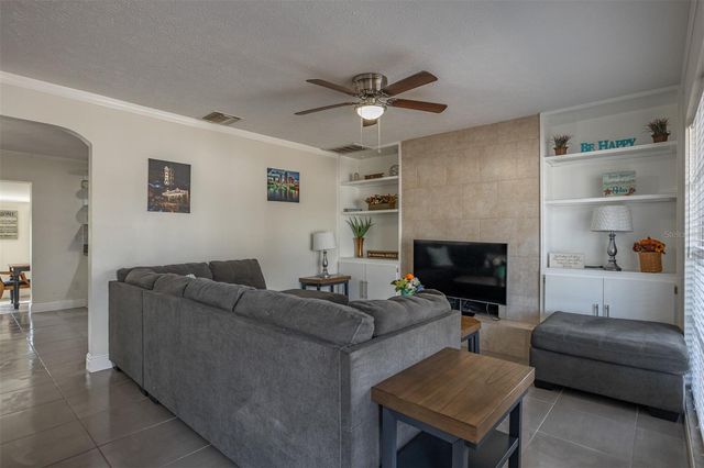 806 CHADSWORTH AVENUE, Seffner, FL 33584