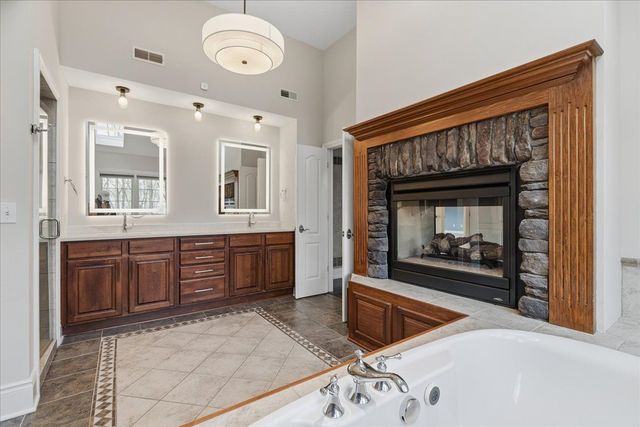 112 Mirage DRIVE, Cranberry Twp, PA 16066