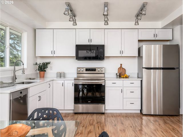 11835 Se VALLEY VIEW Ter, Happy Valley, OR 97086