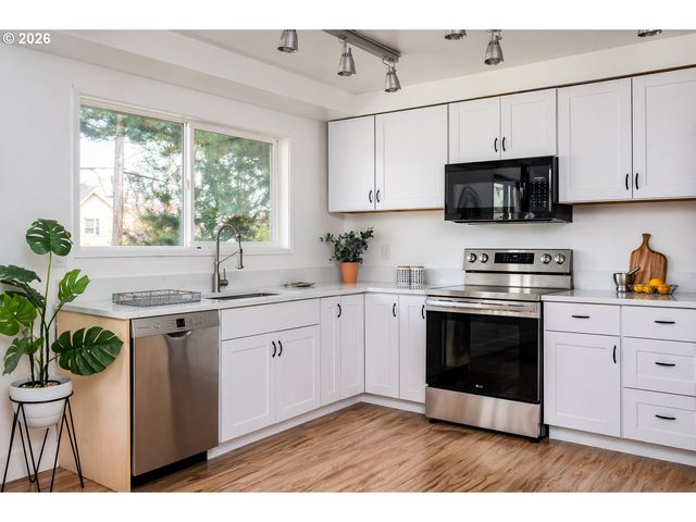 11835 Se VALLEY VIEW Ter, Happy Valley, OR 97086