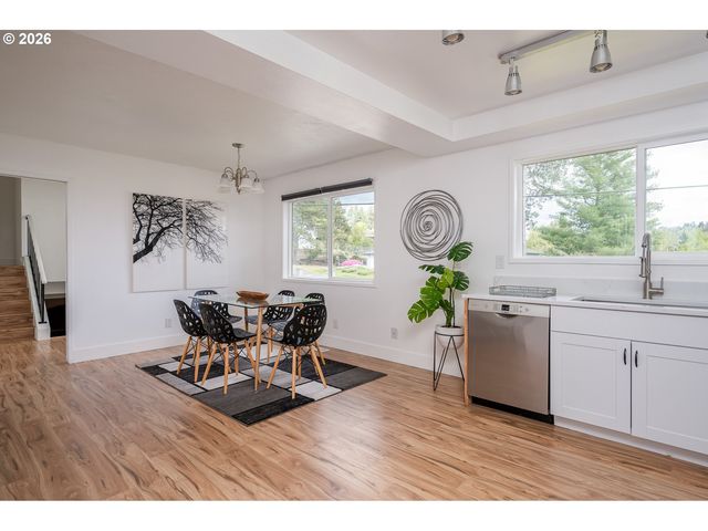 11835 Se VALLEY VIEW Ter, Happy Valley, OR 97086