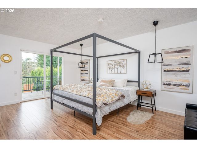 11835 Se VALLEY VIEW Ter, Happy Valley, OR 97086