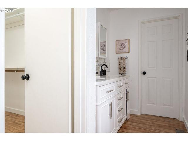 11835 Se VALLEY VIEW Ter, Happy Valley, OR 97086