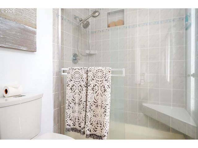 11835 Se VALLEY VIEW Ter, Happy Valley, OR 97086