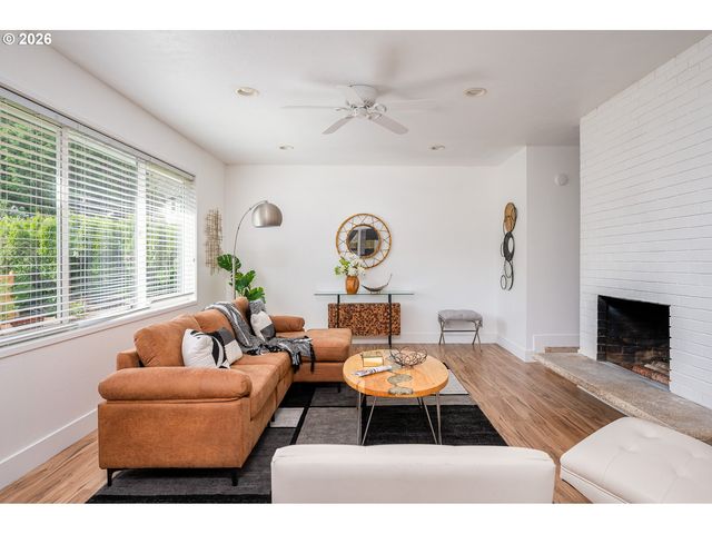 11835 Se VALLEY VIEW Ter, Happy Valley, OR 97086