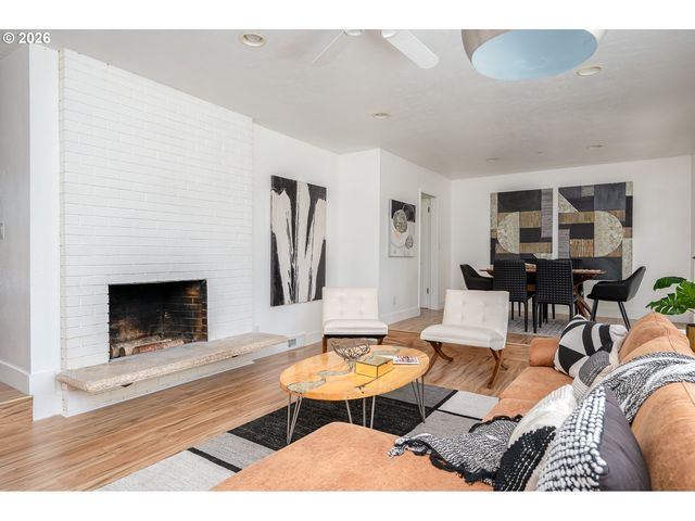 11835 Se VALLEY VIEW Ter, Happy Valley, OR 97086