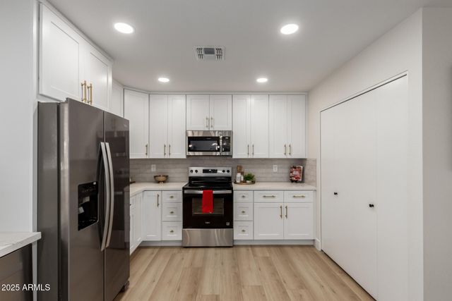 10407 W DESERT FOREST Circle, Sun City, AZ 85351