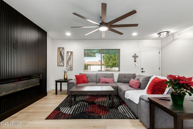 10407 W DESERT FOREST Circle, Sun City, AZ 85351