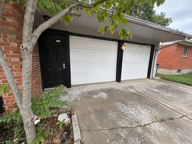 5138 S Birmingham Place E, Tulsa, OK 74105