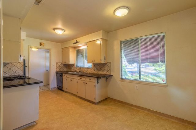 6960 N Pershing Ave, Stockton, CA 95207