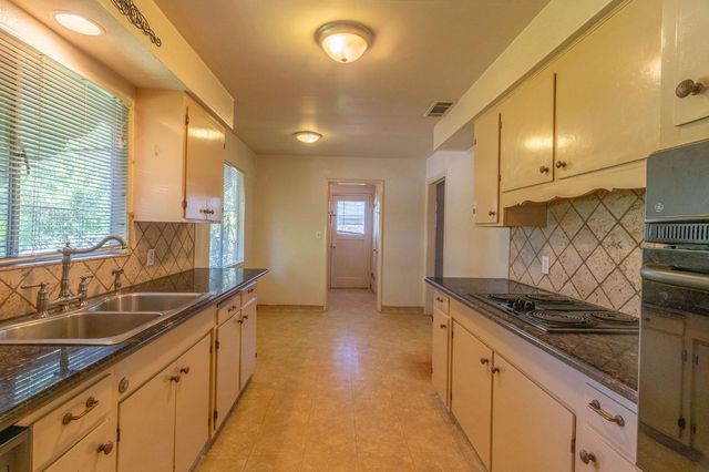 6960 N Pershing Ave, Stockton, CA 95207