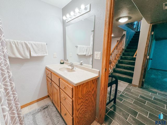 203 S West Ave Avenue, Crooks, SD 57020